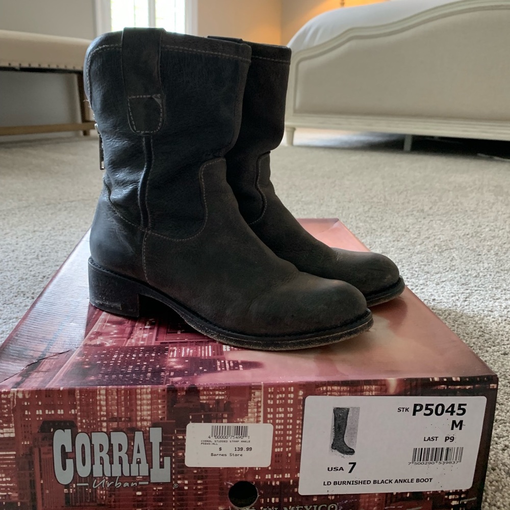 Corral Urban Burnished Ankle Boot Sz 7